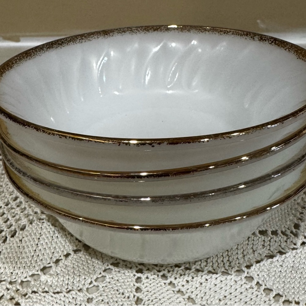 Vintage FireKing White individual fruit Bowls (nappies) with Gold Rim -
